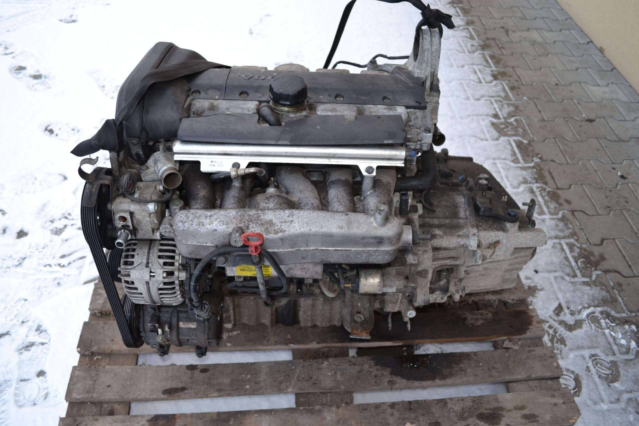 Двигатель вольво 2.9. Двигатель Volvo b5204t. B5204t. Двигатель Volvo b5204t с навесным оборудованием. Двигатель Вольво 2.0 163 л.с.