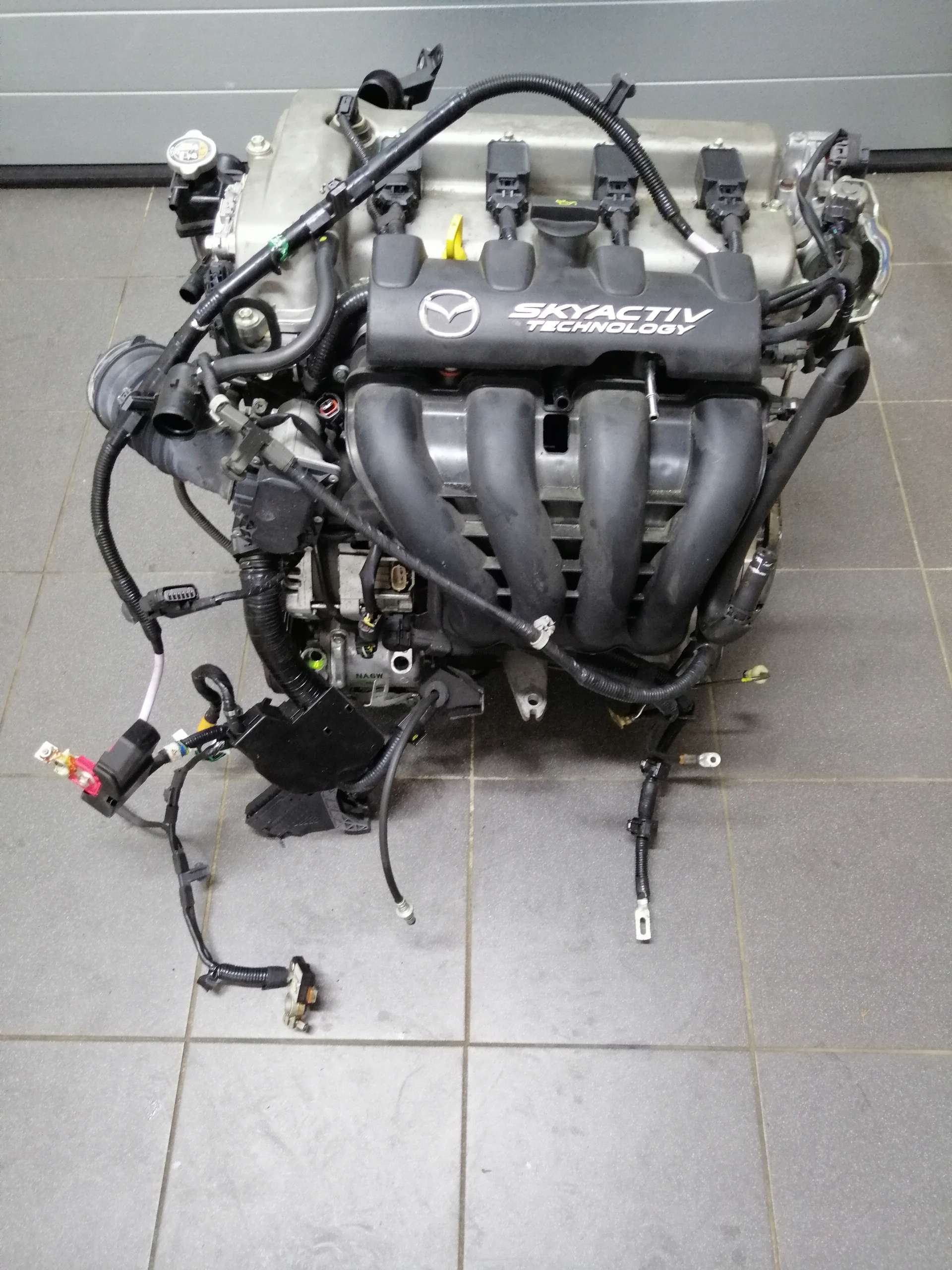 Мазда 5 двигатель купить. Мотор Mazda mx5 2.0. Двигатель от Мазда 5.надиёжни. 0 6 Двигатель. Номер двигателя Мазда mx5.
